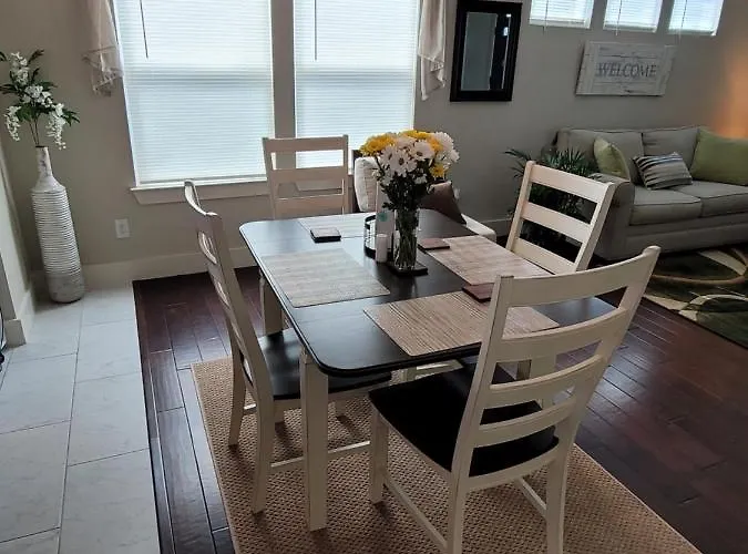 Spacious Townhouse Minutes From Downtown Sa.