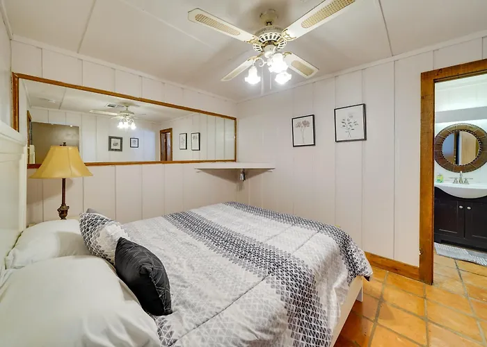 Quiet Bandera Country Home W/ Medina River Access!