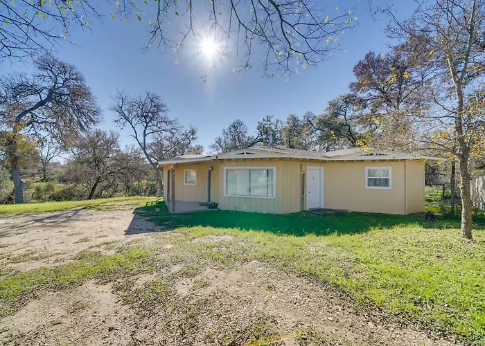 Cozy Bandera Cottage W/ Medina River Access!